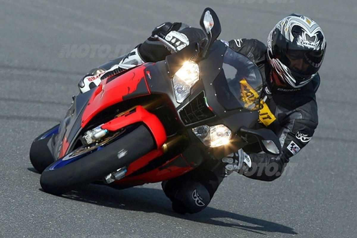 Prova Aprilia Rsv R E R Factory Prove Moto It