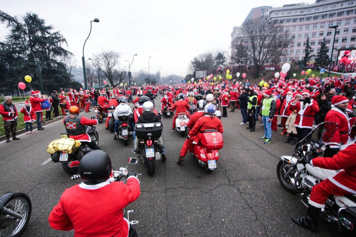 Raduno Dei Babbi Natale 1 Dicembre A Torino News Moto It