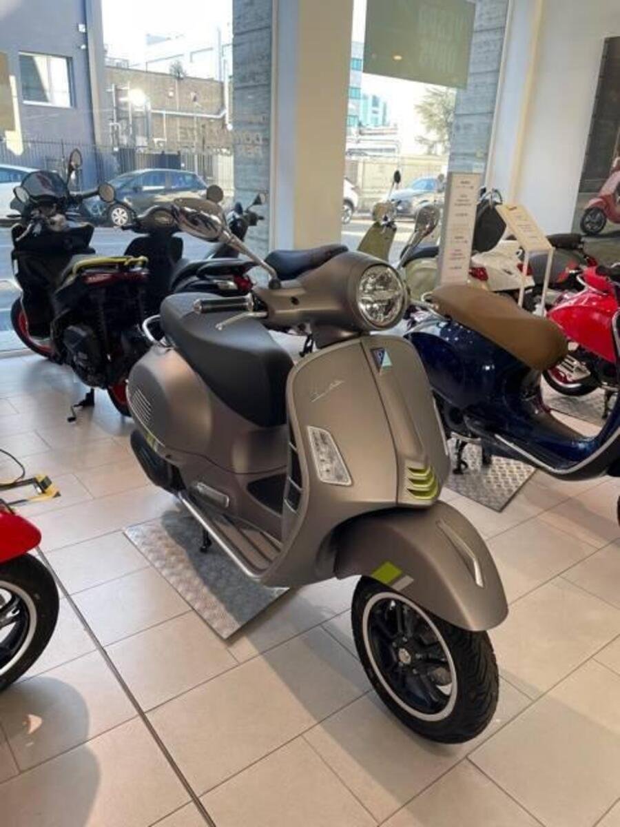 Vendo Vespa Gts Supertech Hpe Nuova A Milano Codice