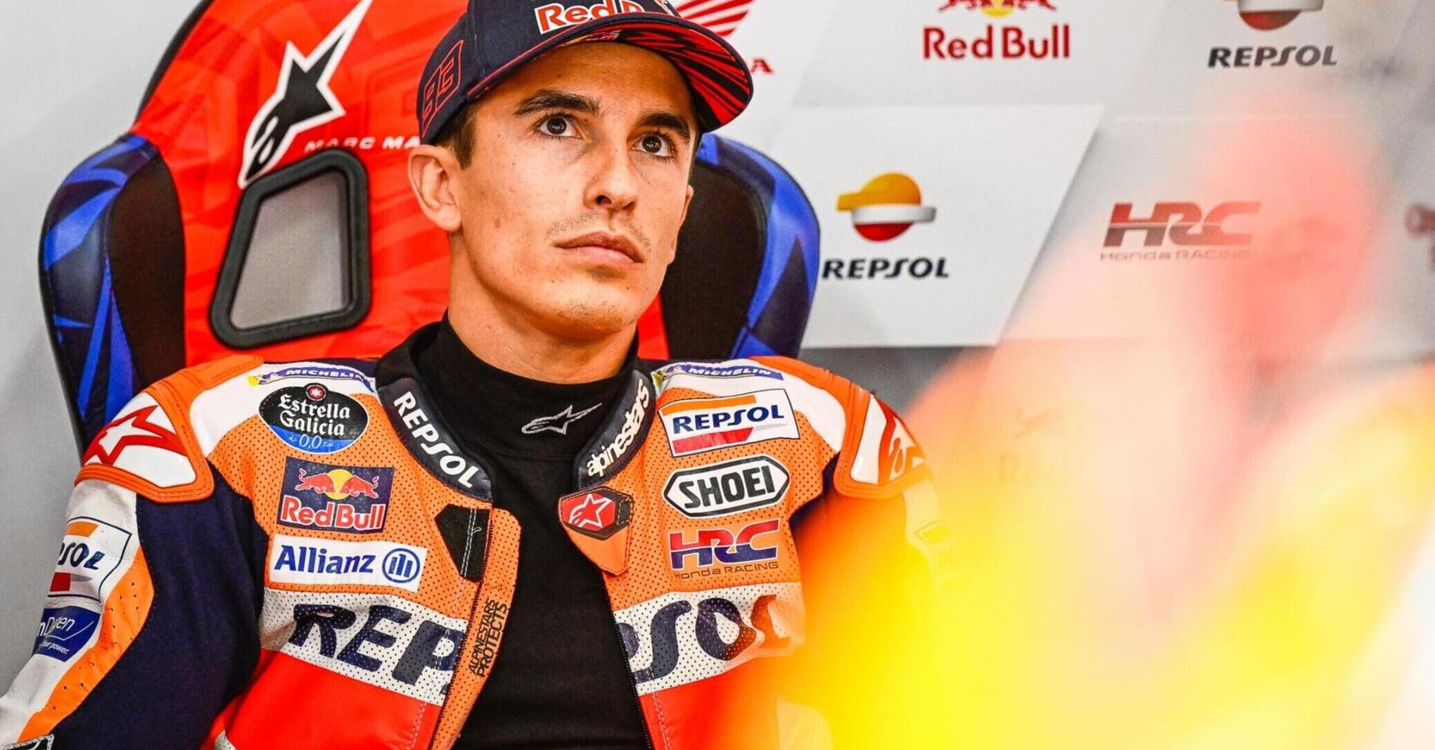 Motogp Marc Marquez Genio Scende Dalla Moto E Scrive A Penna La