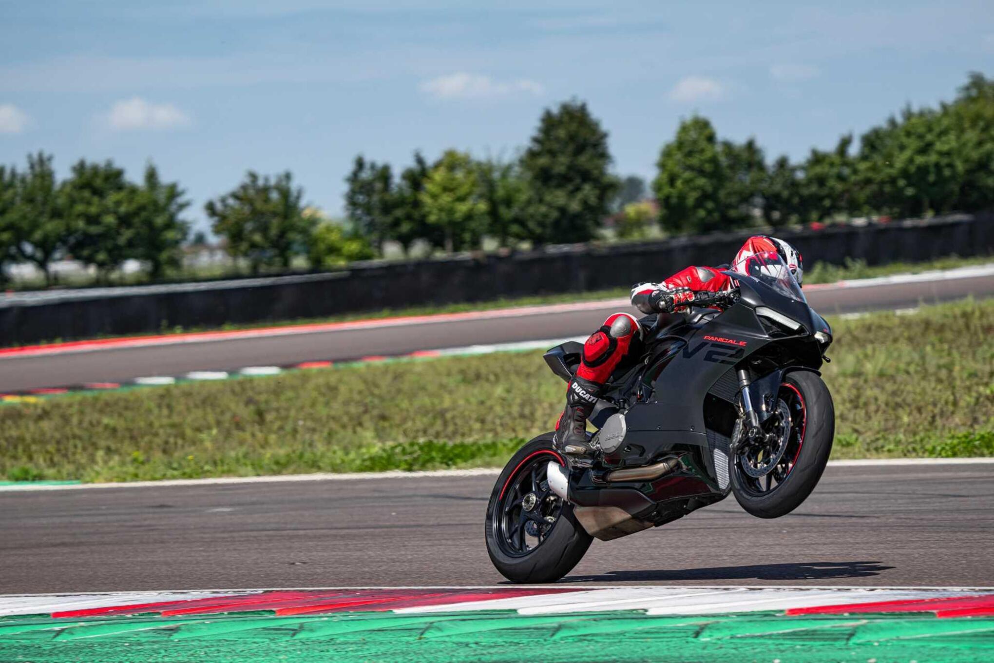 Nuova Livrea Black On Black Livery Per La Panigale V Gallery News