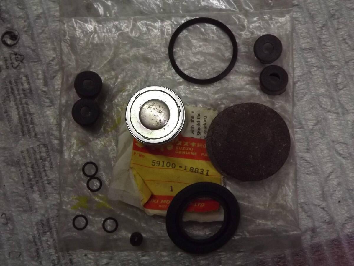 Vendo Kit Revisione Pinza Freno Anteriore SUZUKI 380 Suzuki A Rimini