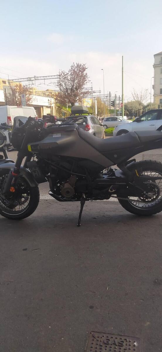 Vendo Husqvarna Svartpilen 401 2024 Nuova A Milano Codice 9400746