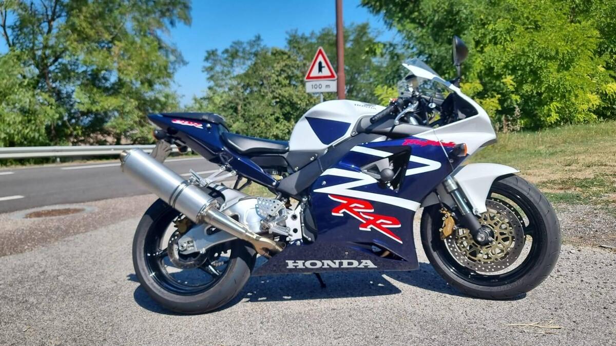 Vendo Honda CBR 1000 RR Fireblade 2004 05 Usata A Rimini Codice