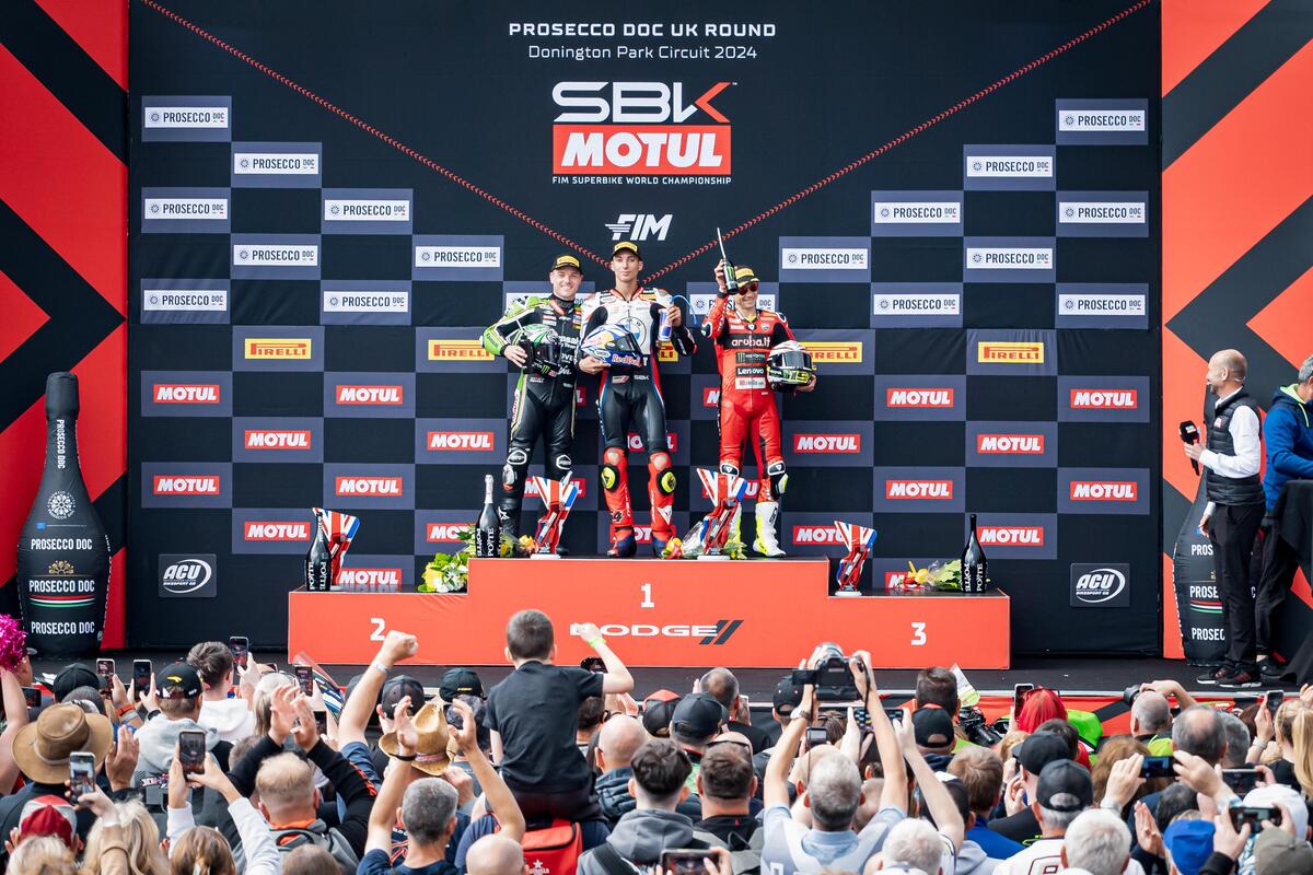 Sbk Gp Del Regno Unito A Donington Toprak Razgatlioglu Domina