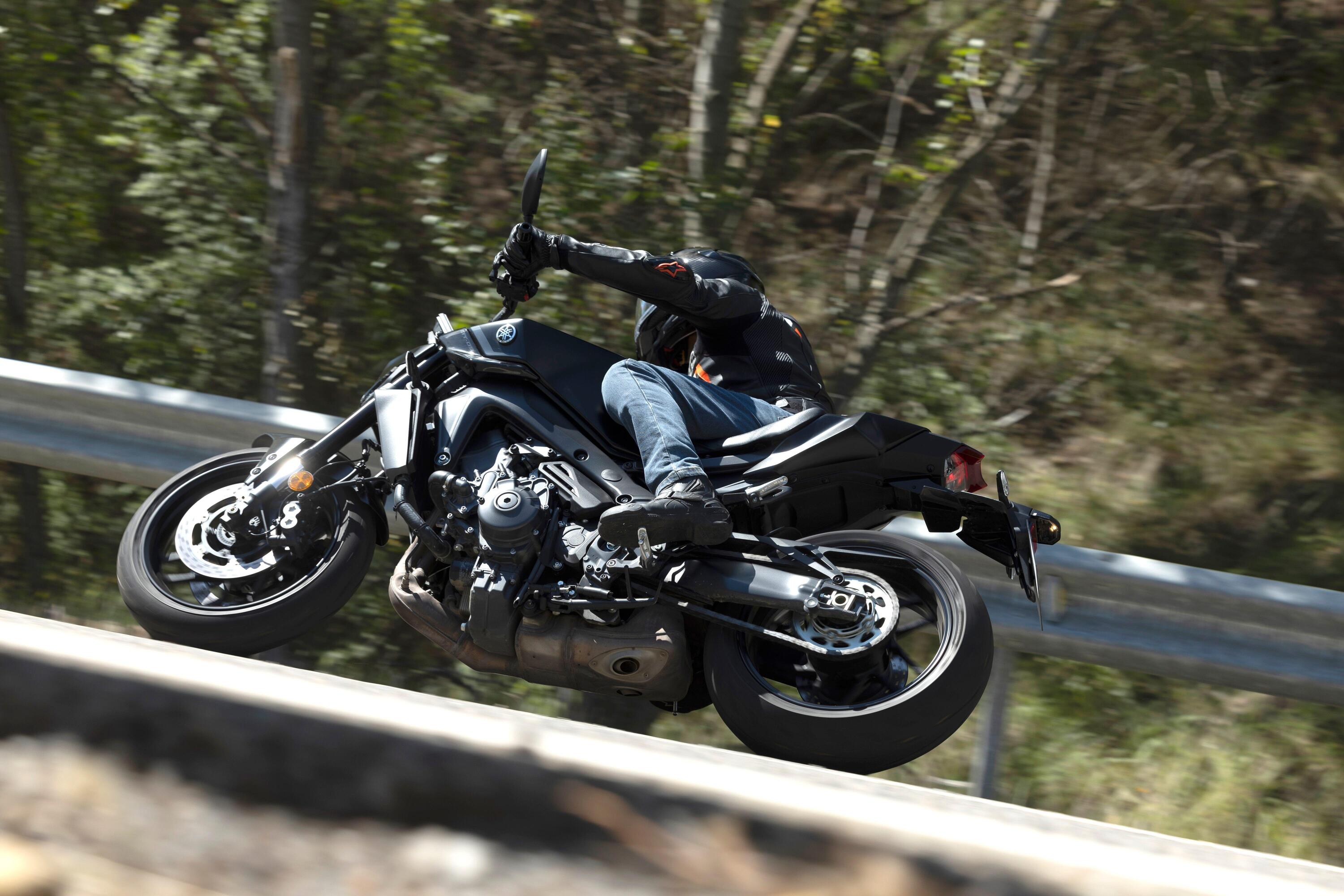 Yamaha MT 09 Y AMT TEST il cambio automatizzato è meglio di quello