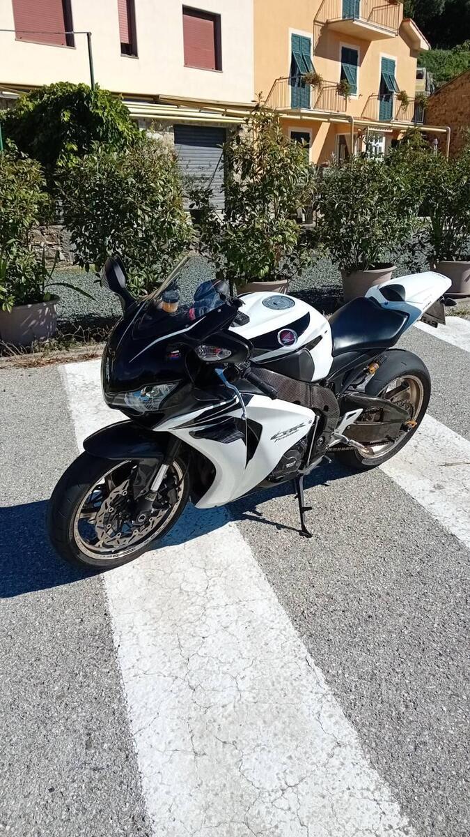 Vendo Honda Cbr Rr Fireblade Usata A Genova Codice