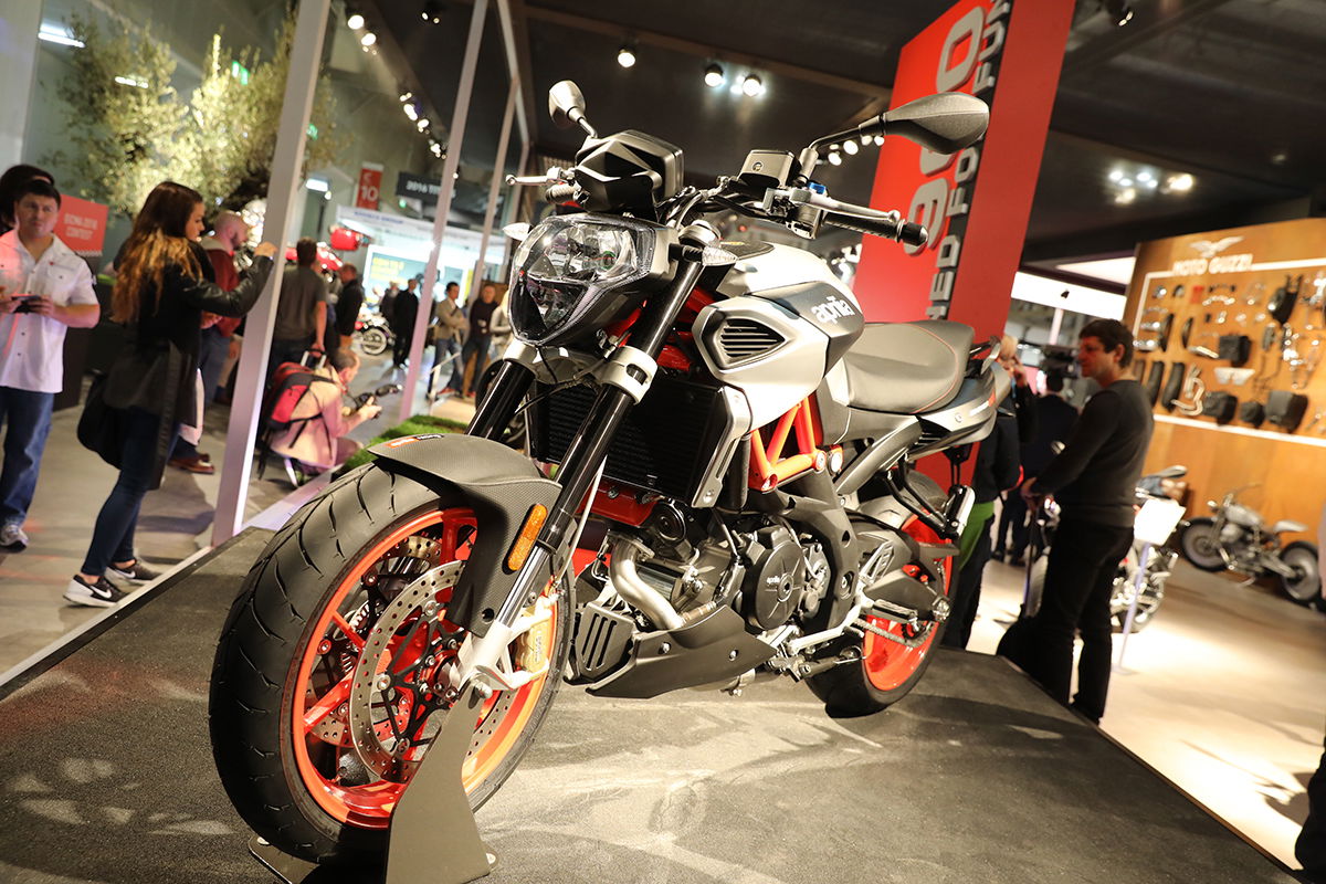 Aprilia Shiver 900 2017 Ad EICMA 2016 Foto E Dati Fiere E Saloni