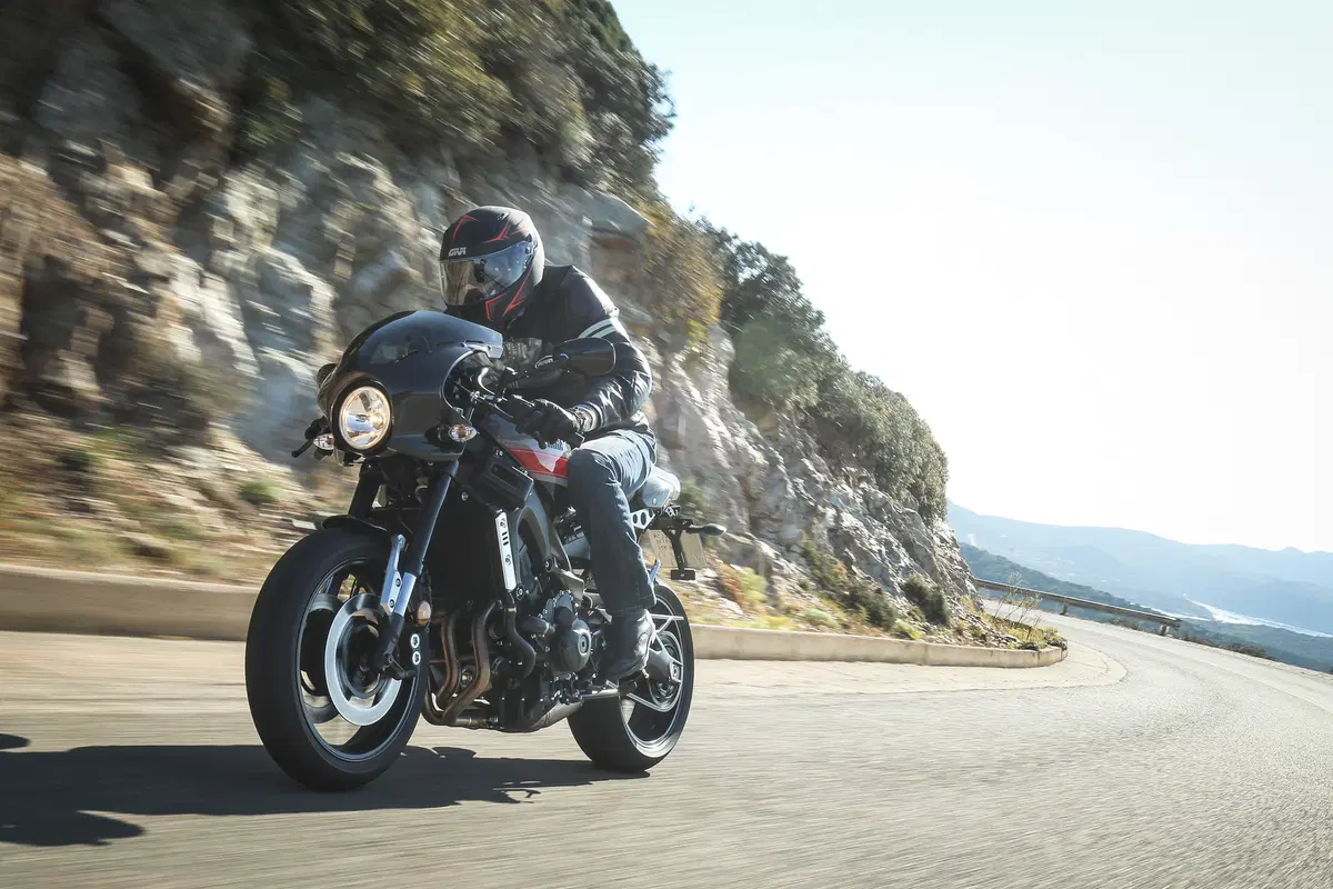 Yamaha XSR 900 Abarth. La café racer per pochi (4)