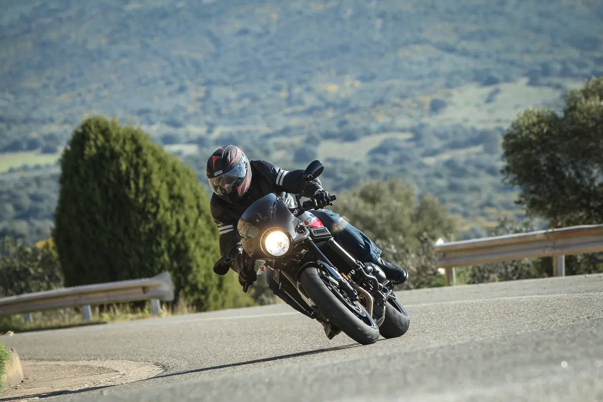 Yamaha XSR 900 Abarth. La café racer per pochi (2)