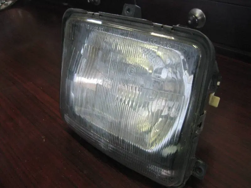 Fanale anteriore BMW K100 Fnale anteriore BMW K100 (3)