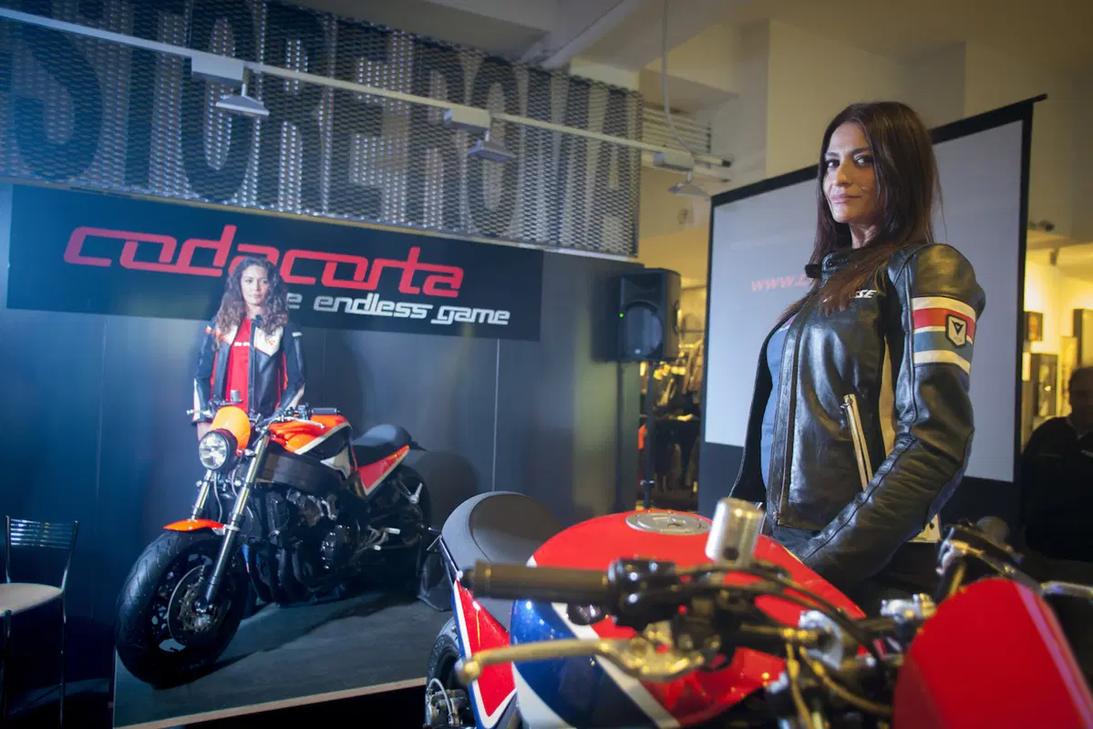 Codacorta: special meraviglia su base Honda CBR 900 RR Fireblade (2)