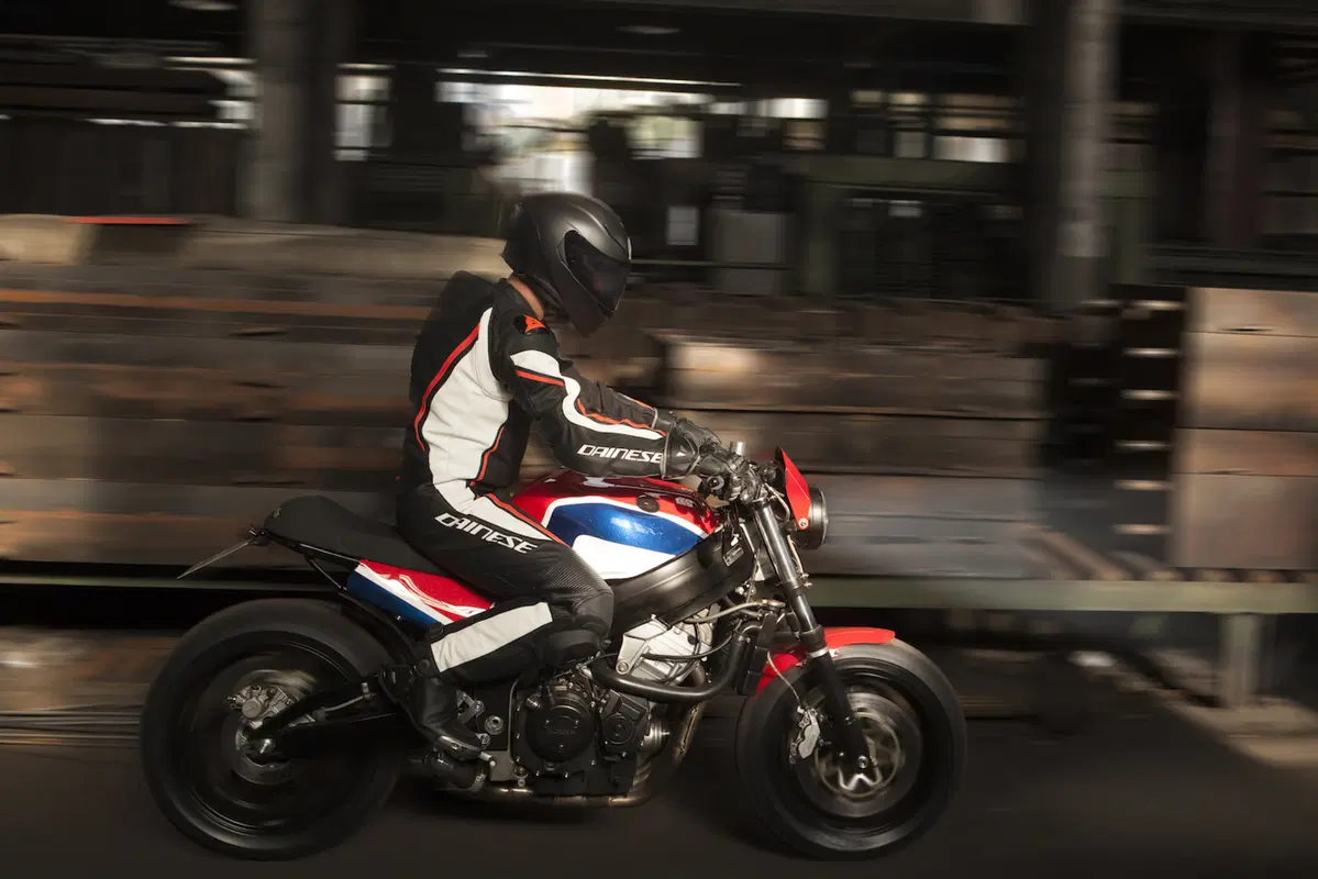 Codacorta: special meraviglia su base Honda CBR 900 RR Fireblade (5)