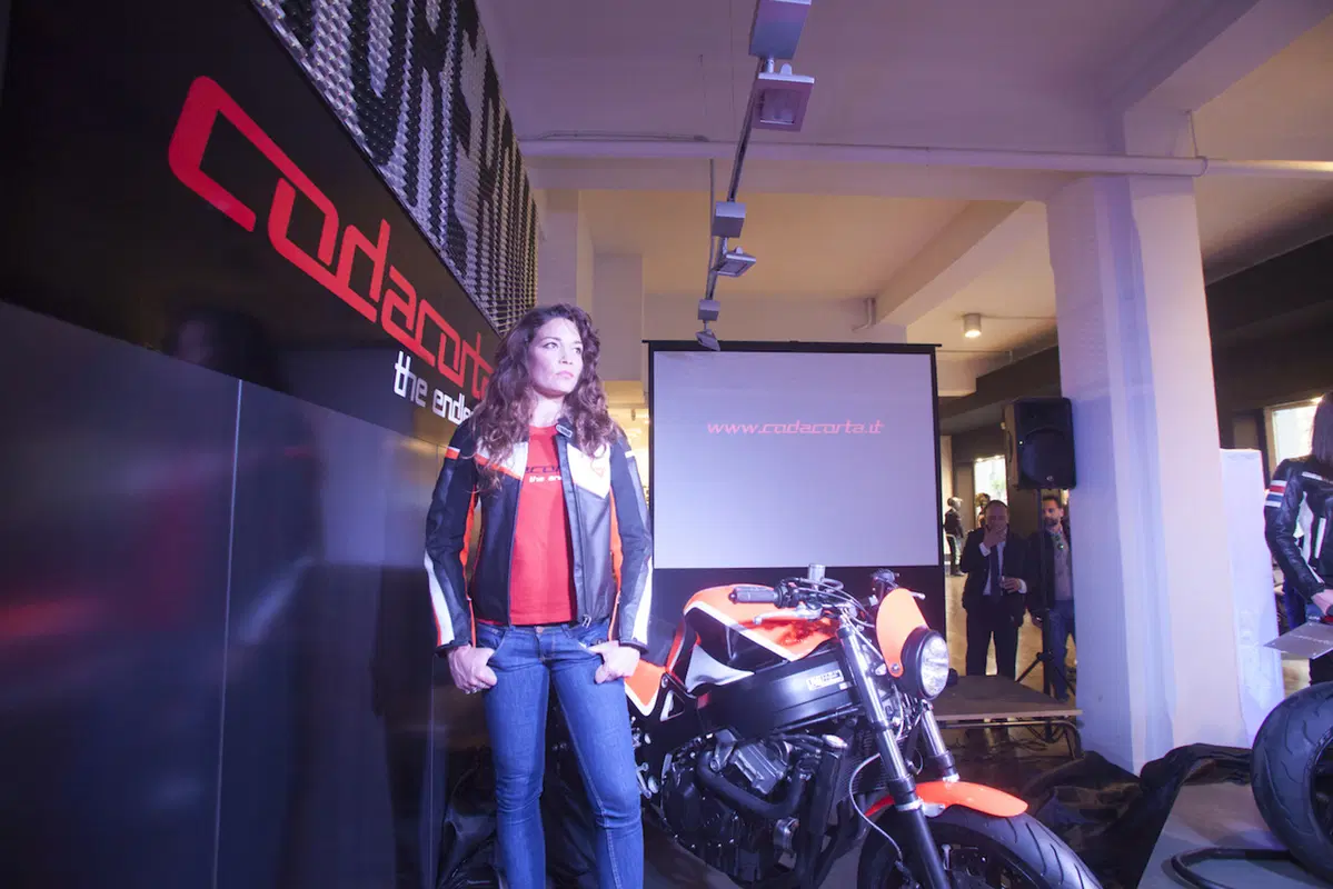 Codacorta: special meraviglia su base Honda CBR 900 RR Fireblade (8)