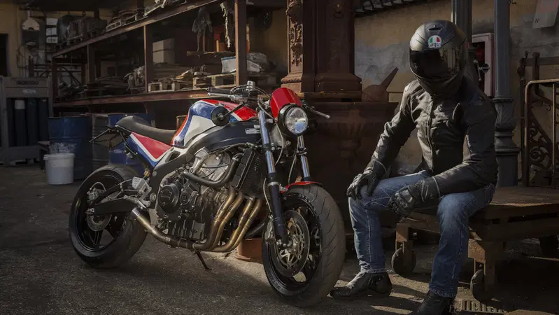 Honda CBR 900 RR "Codacorta". Special in serie limitata