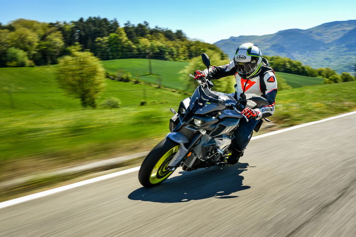 La Yamaha MT10 è agile e con un ottimo controllo di trazione