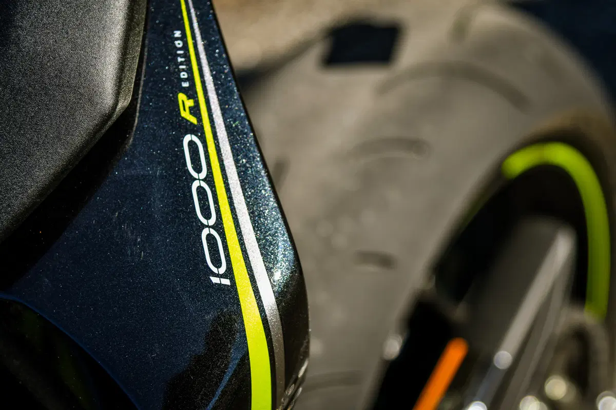 Yamaha MT-10 VS Kawasaki Z1000R: 2 nude con 300 cavalli (6)