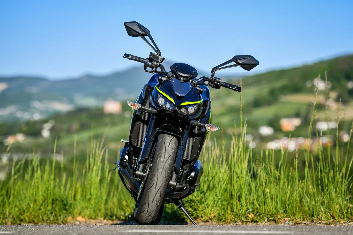 Yamaha MT-10 VS Kawasaki Z1000R: 2 nude con 300 cavalli (2)