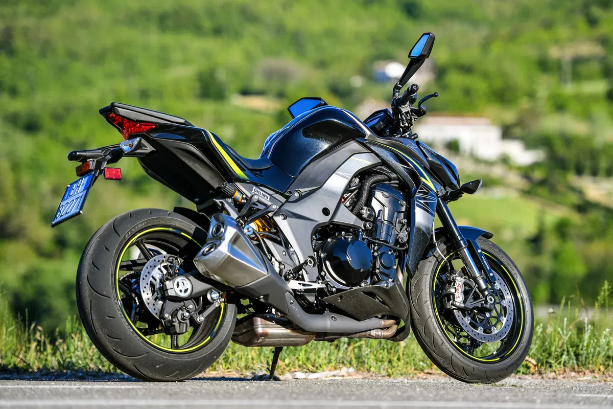 Yamaha MT-10 VS Kawasaki Z1000R: 2 nude con 300 cavalli (5)