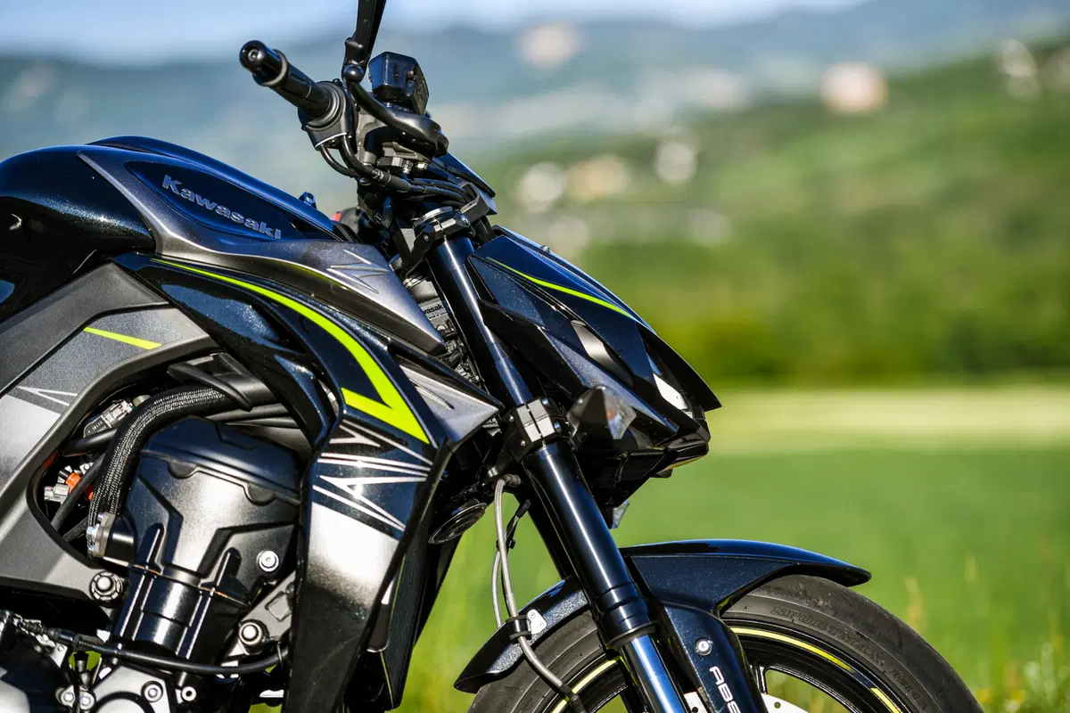 Yamaha MT-10 VS Kawasaki Z1000R: 2 nude con 300 cavalli (13)