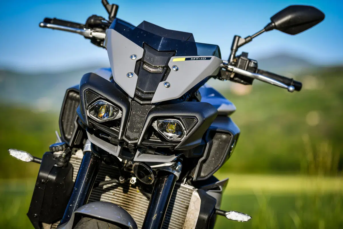 Yamaha MT-10 VS Kawasaki Z1000R: 2 nude con 300 cavalli (12)