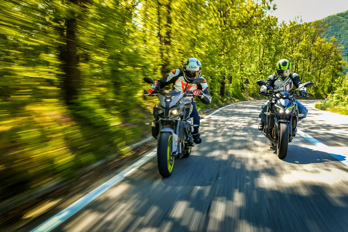 Yamaha MT-10 VS Kawasaki Z1000R: 2 nude con 300 cavalli (5)