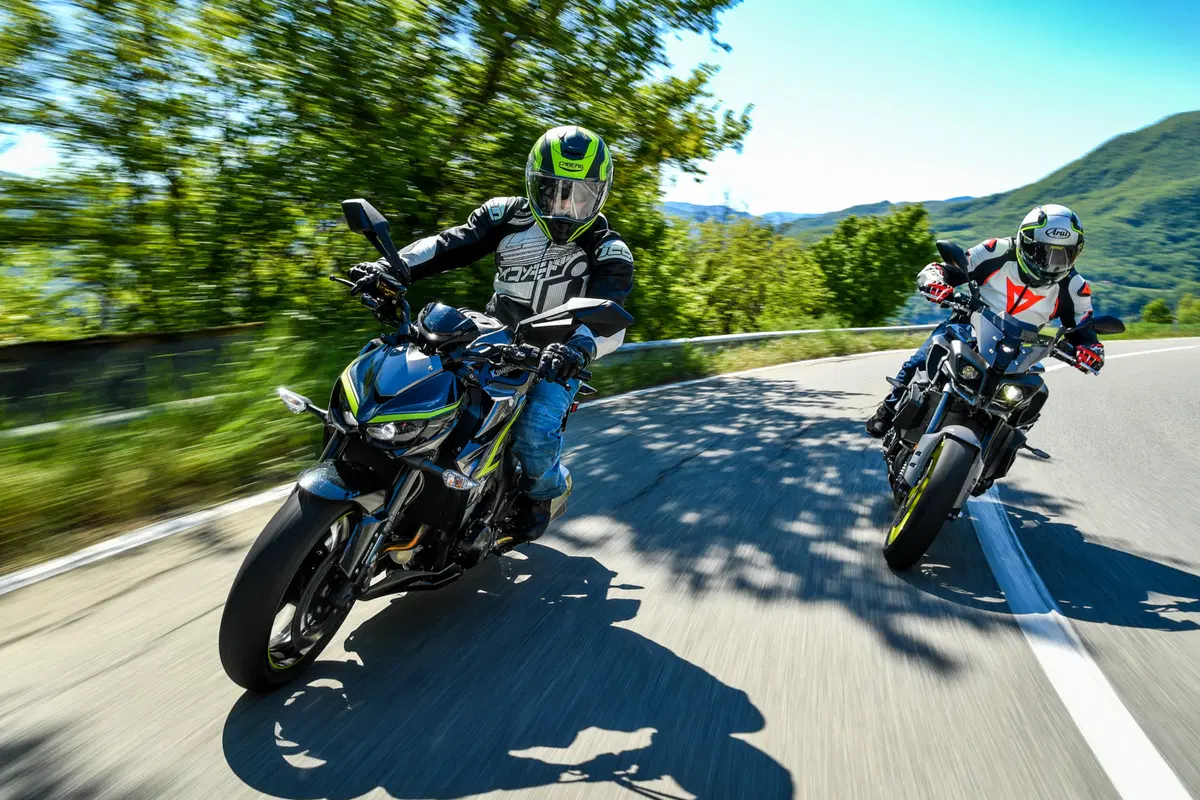 Yamaha MT-10 VS Kawasaki Z1000R: 2 nude con 300 cavalli (6)
