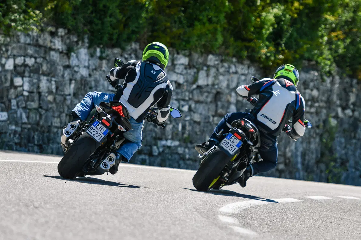 Yamaha MT-10 VS Kawasaki Z1000R: 2 nude con 300 cavalli (8)