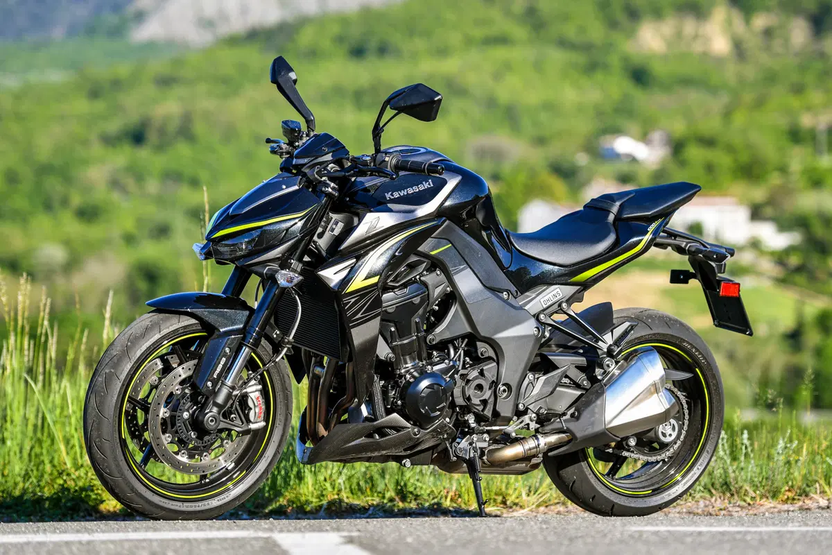 Yamaha MT-10 VS Kawasaki Z1000R: 2 nude con 300 cavalli (24)