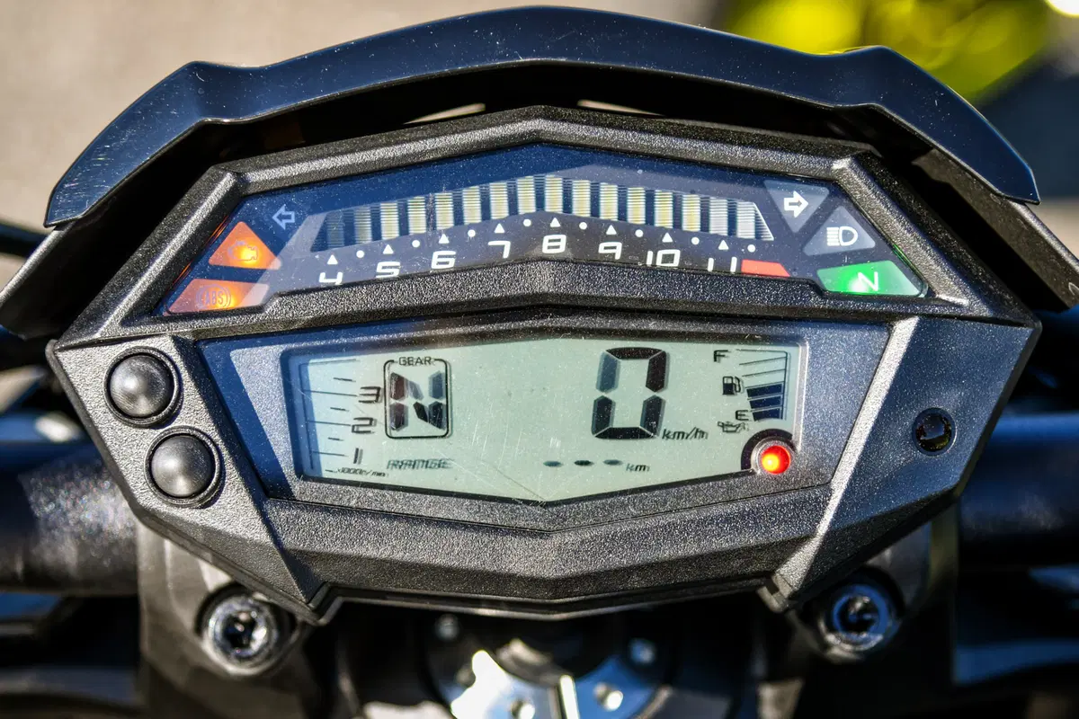Yamaha MT-10 VS Kawasaki Z1000R: 2 nude con 300 cavalli (31)
