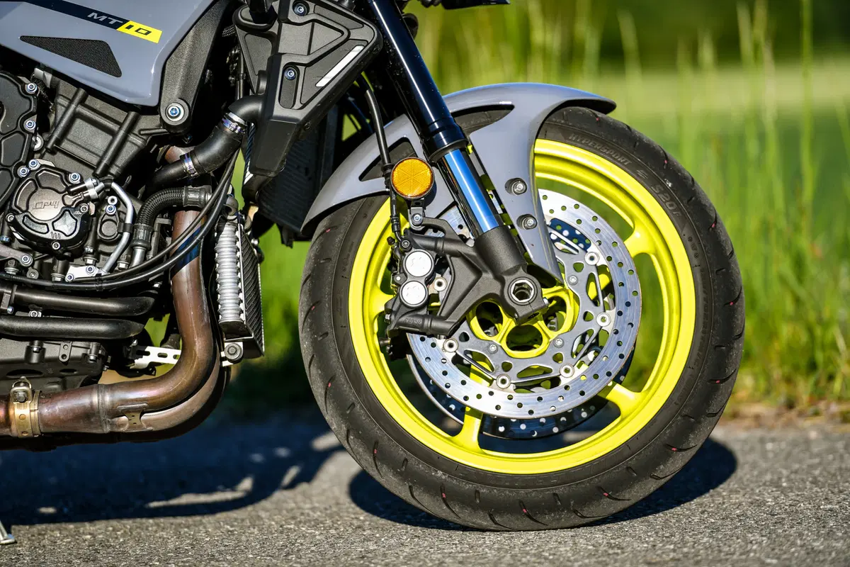 Yamaha MT-10 VS Kawasaki Z1000R: 2 nude con 300 cavalli (36)