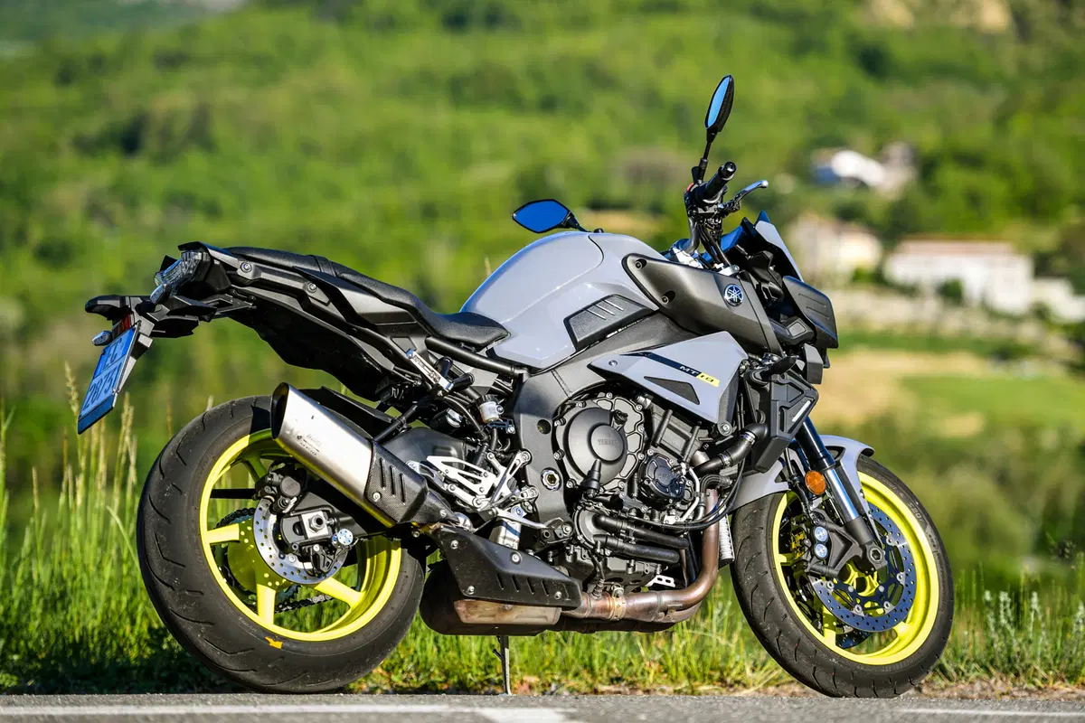 Yamaha MT-10 VS Kawasaki Z1000R: 2 nude con 300 cavalli (37)