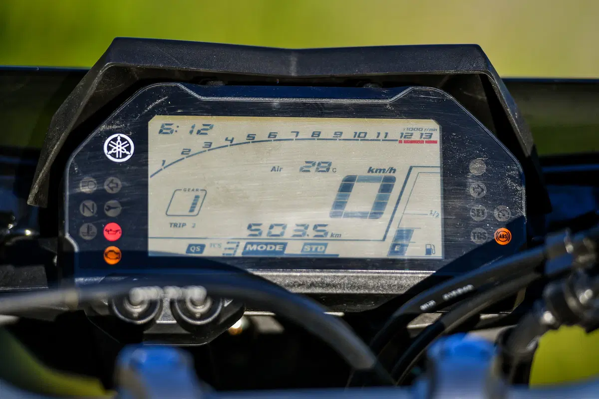 Yamaha MT-10 VS Kawasaki Z1000R: 2 nude con 300 cavalli (40)