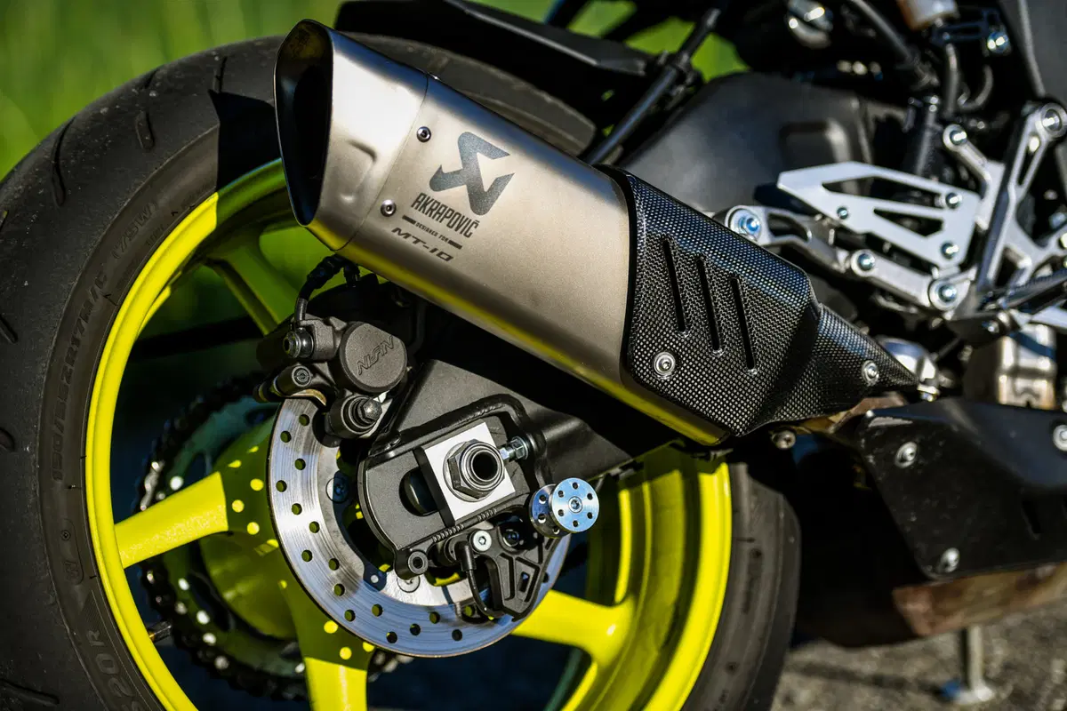 Yamaha MT-10 VS Kawasaki Z1000R: 2 nude con 300 cavalli (41)