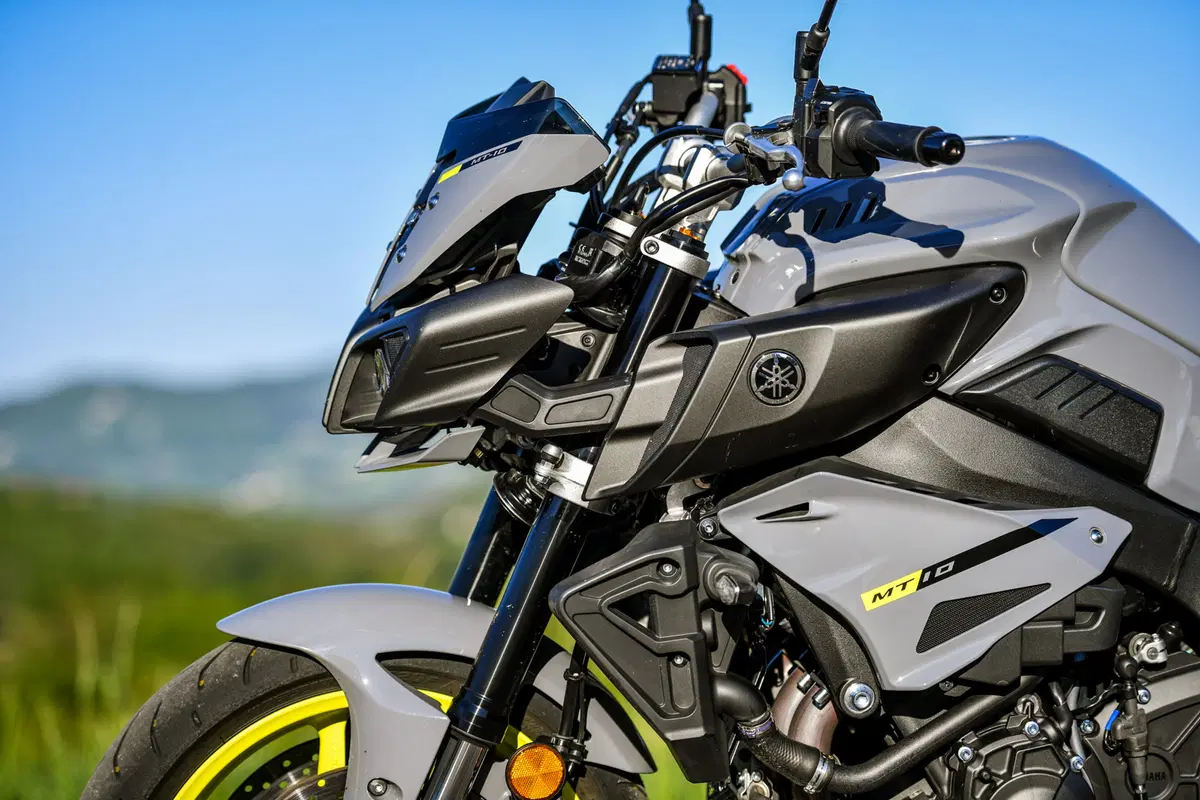 Yamaha MT-10 VS Kawasaki Z1000R: 2 nude con 300 cavalli (43)