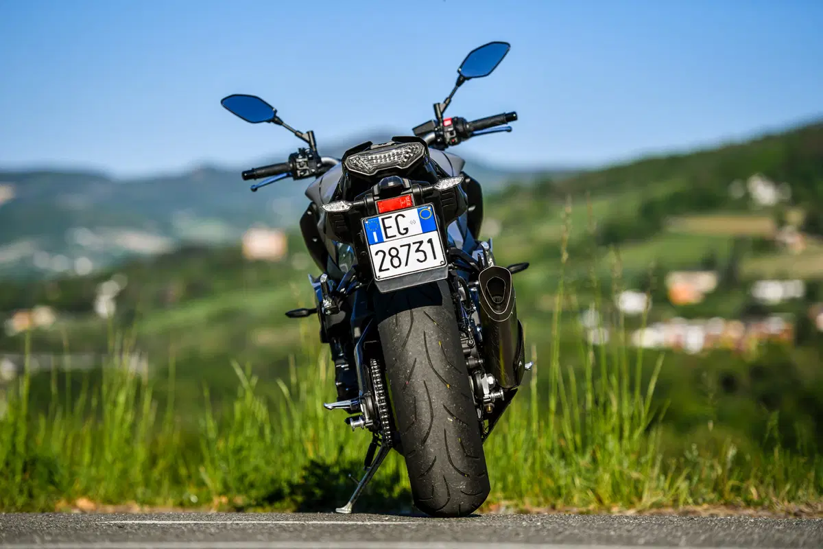 Yamaha MT-10 VS Kawasaki Z1000R: 2 nude con 300 cavalli (47)