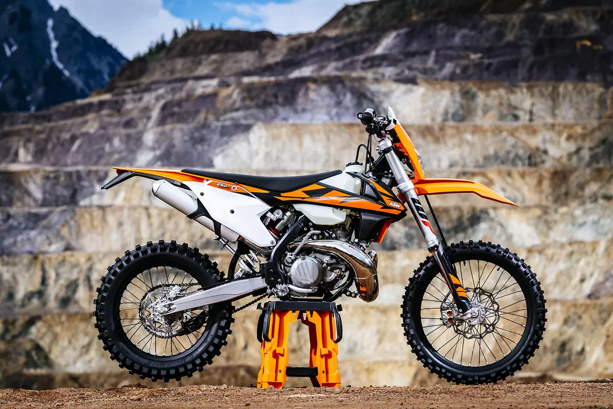 KTM EXC TPI 250 e 300  2018. Le prime 2T a iniezione (15)