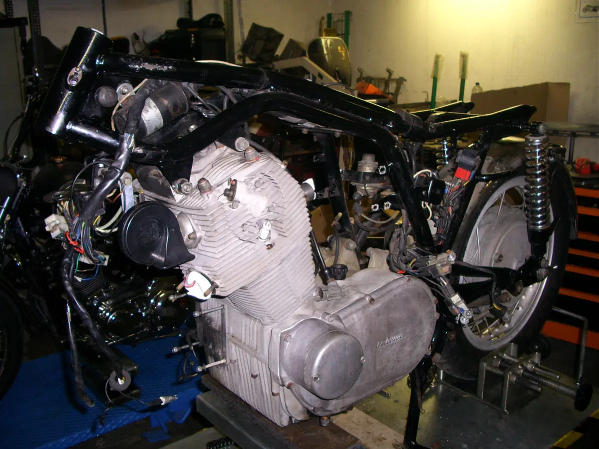 Restaurando, ottava puntata: Laverda 750 SF (2)