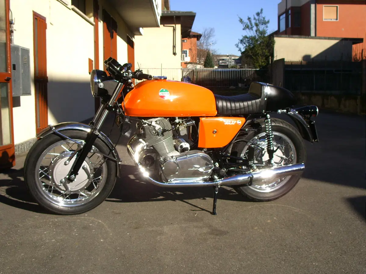 Restaurando, ottava puntata: Laverda 750 SF (69)