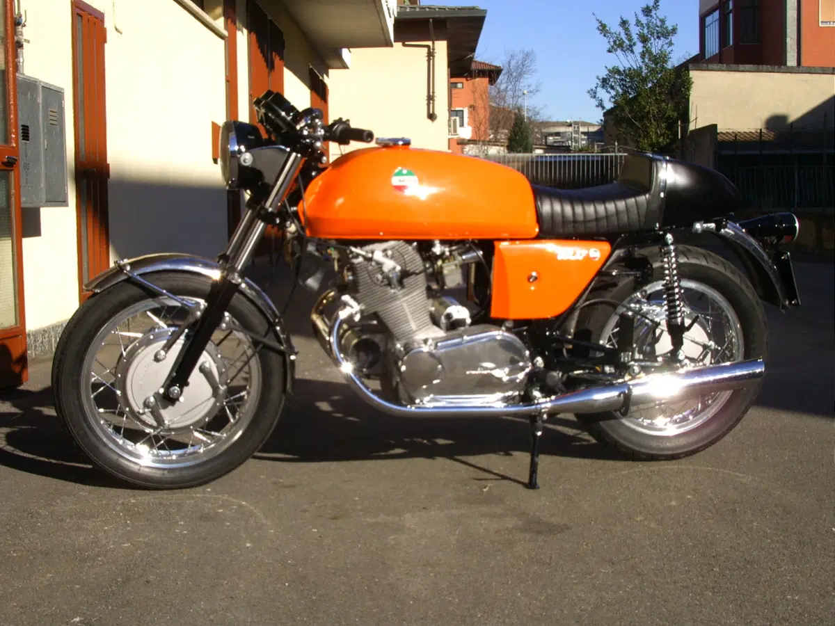 Restaurando, ottava puntata: Laverda 750 SF (70)