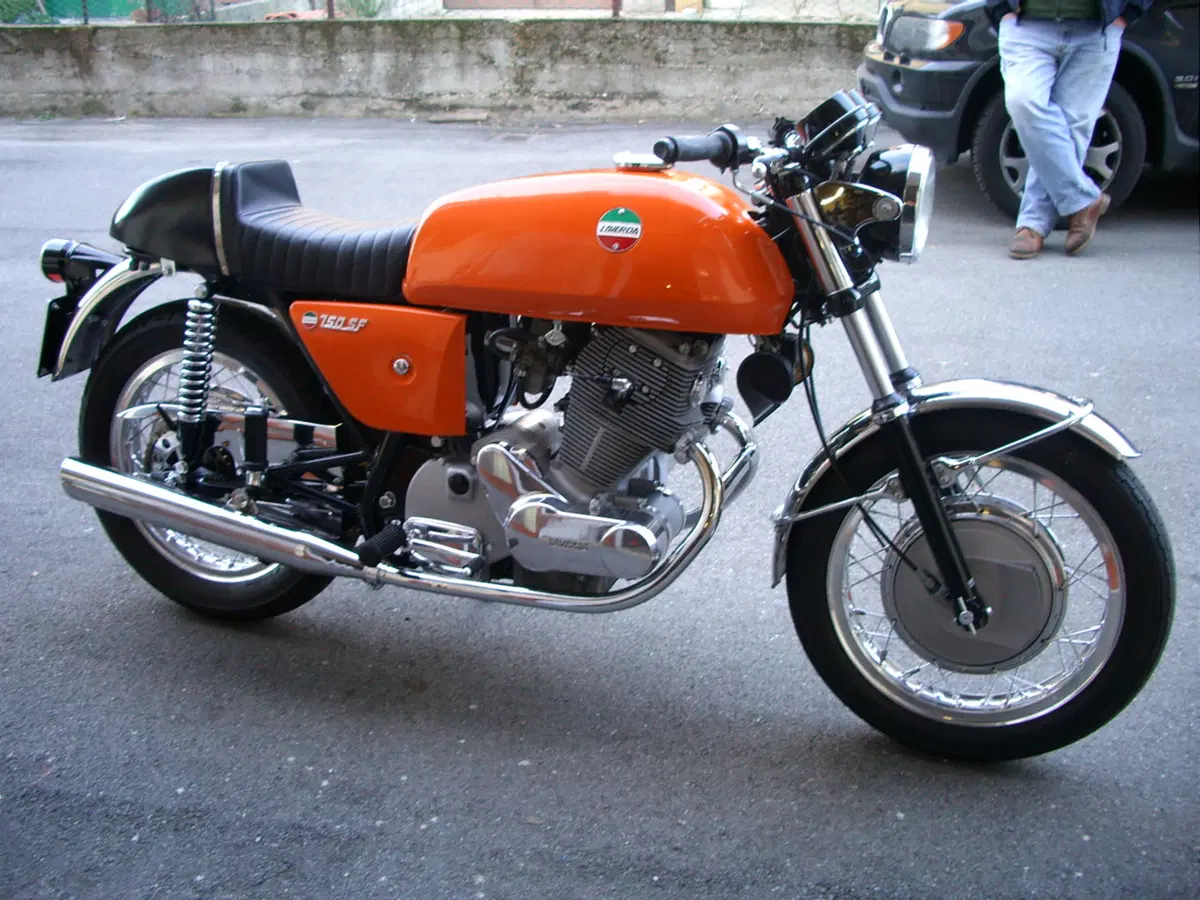 Restaurando, ottava puntata: Laverda 750 SF (72)