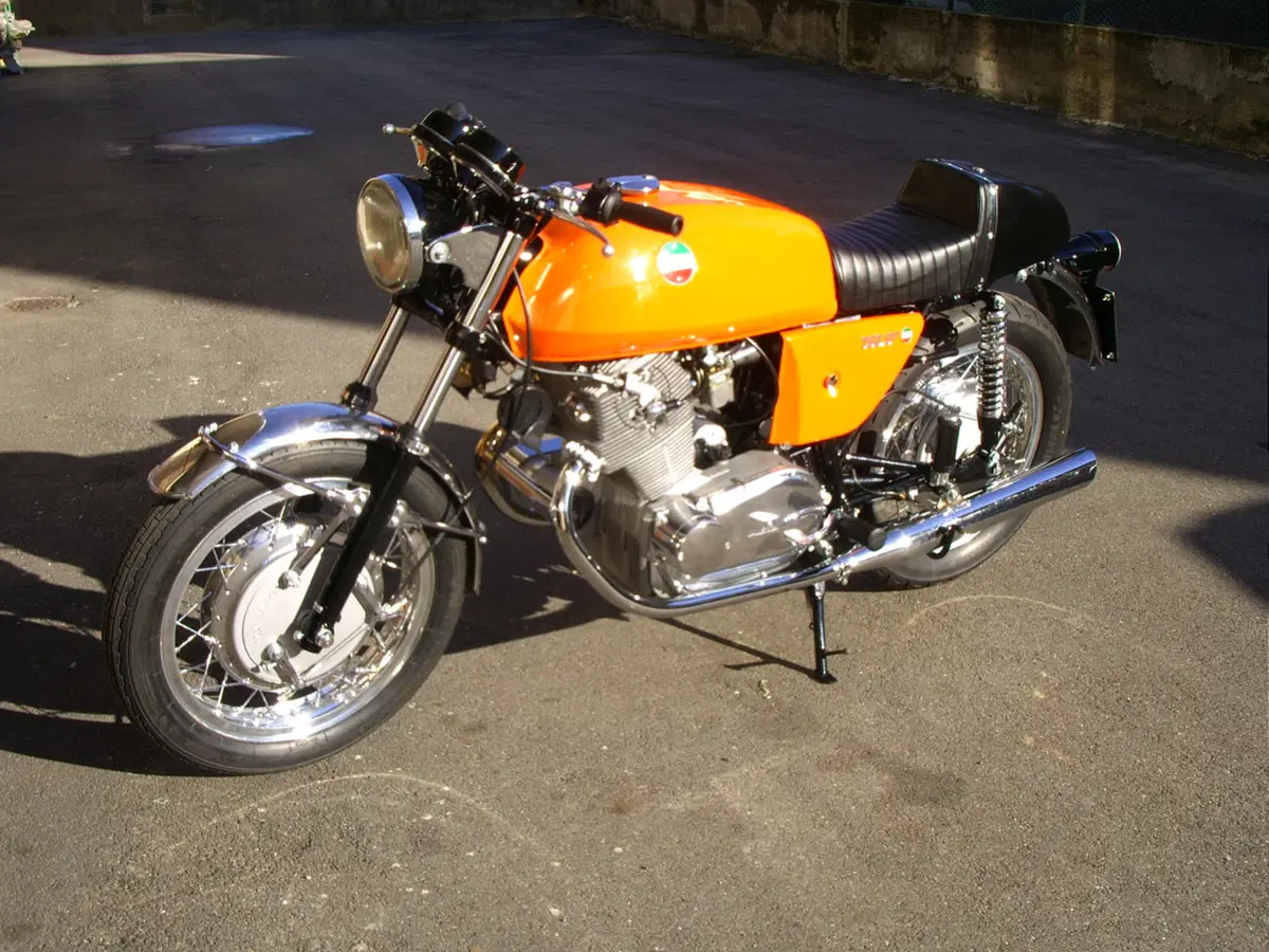 Restaurando, ottava puntata: Laverda 750 SF (77)