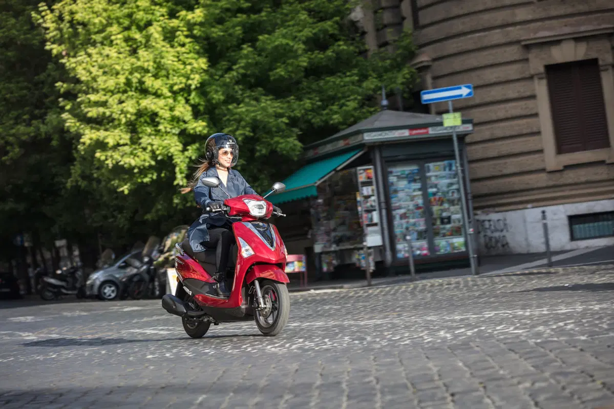 Gamma scooter Yamaha (con un infiltrato): tutta mia è la città (4)