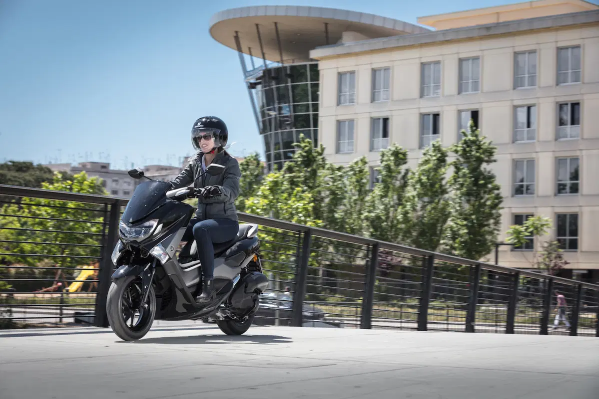 Gamma scooter Yamaha (con un infiltrato): tutta mia è la città (9)