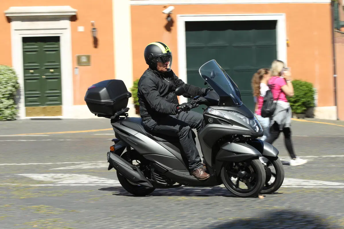 Gamma scooter Yamaha (con un infiltrato): tutta mia è la città (10)