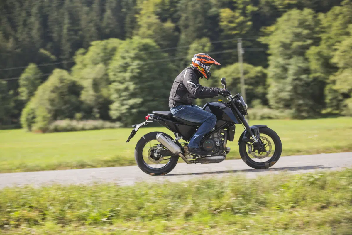 KTM 690 Duke 2016: test esclusivo! (3)