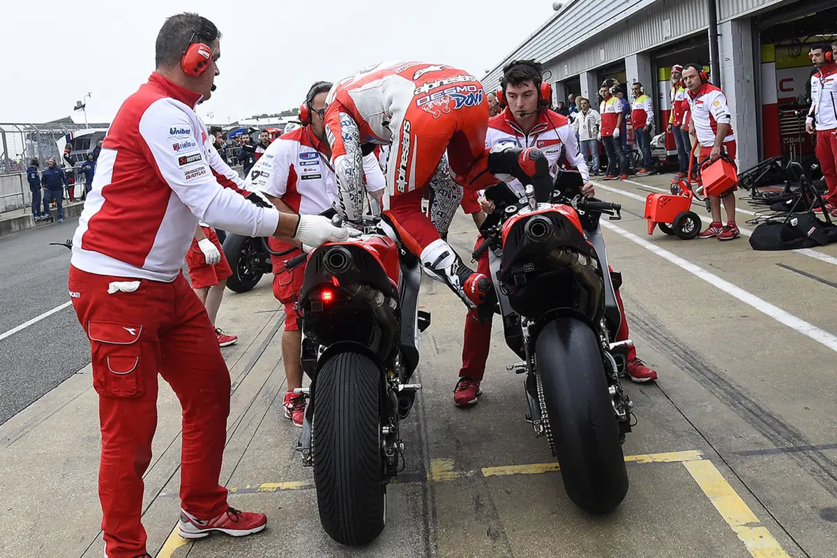 MotoGP 2015, Silverstone. Le foto più belle del GP del Regno Unito (23)