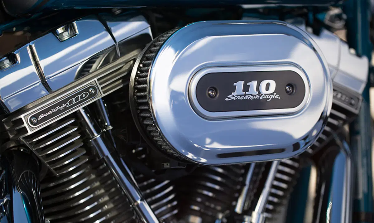 Harley-Davidson CVO - Custom Vehicle Operations 1800 Deluxe (2014 - 15) - FLSTNSE (11)