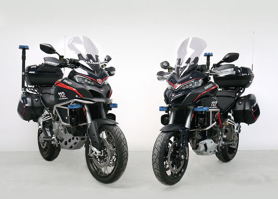 Le Ducati Multistrada 1200 nella speciale livrea approntata per l'Arma dei Carabinieri