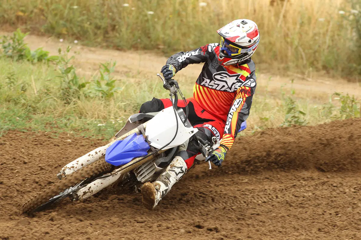Yamaha YZ-F 250 e 450 2016 (2)